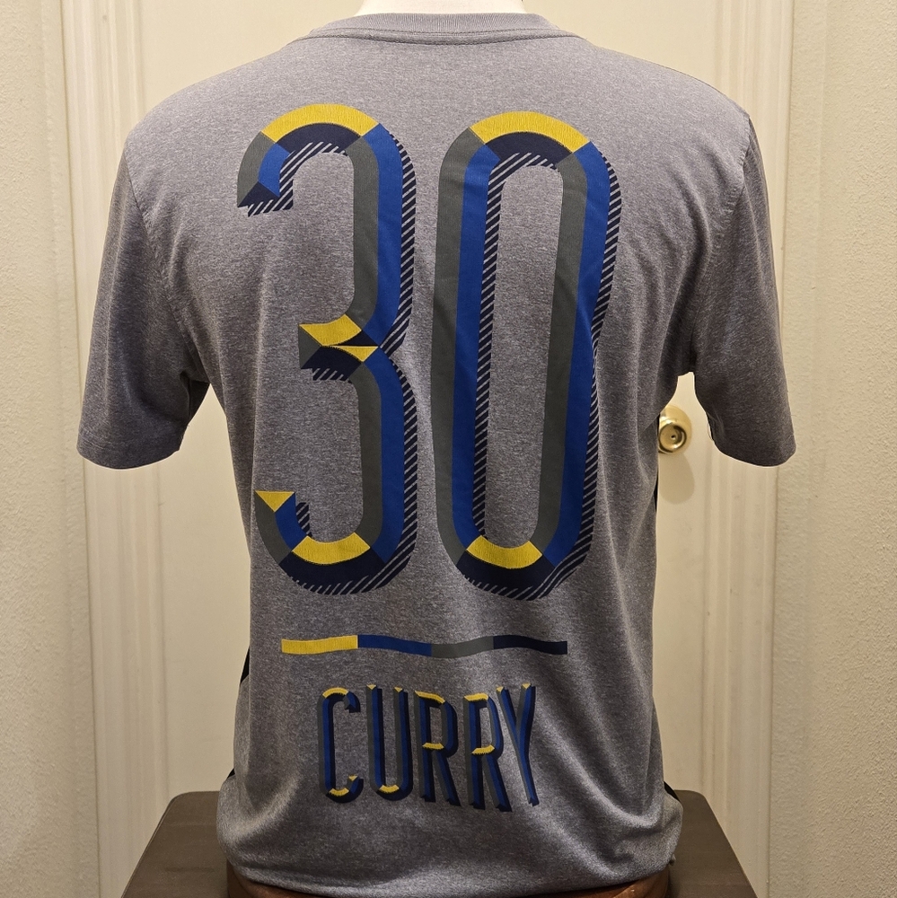 Golden State Warriors Steph Curry t-shirt, gray with black trim, size: M